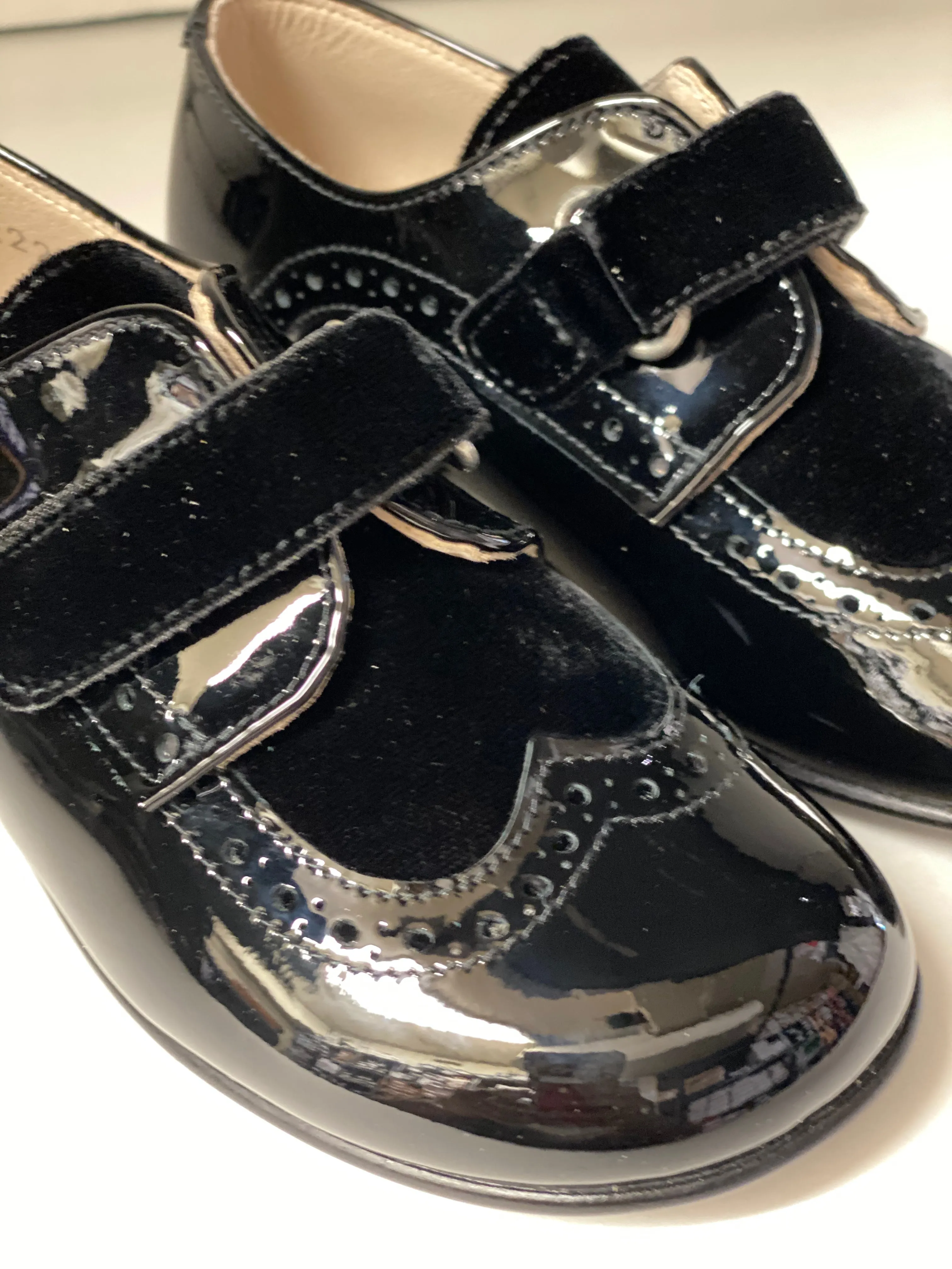 Beberlis 22218 Wing Tip Velcro Dressy Shoe