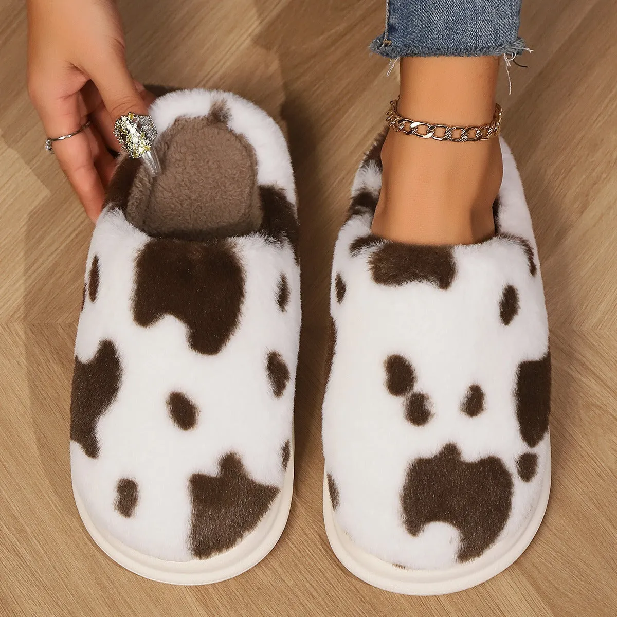 Cozy Cow Plush Slippers – Warm, Non-Slip, and Perfect for Home Comfort!