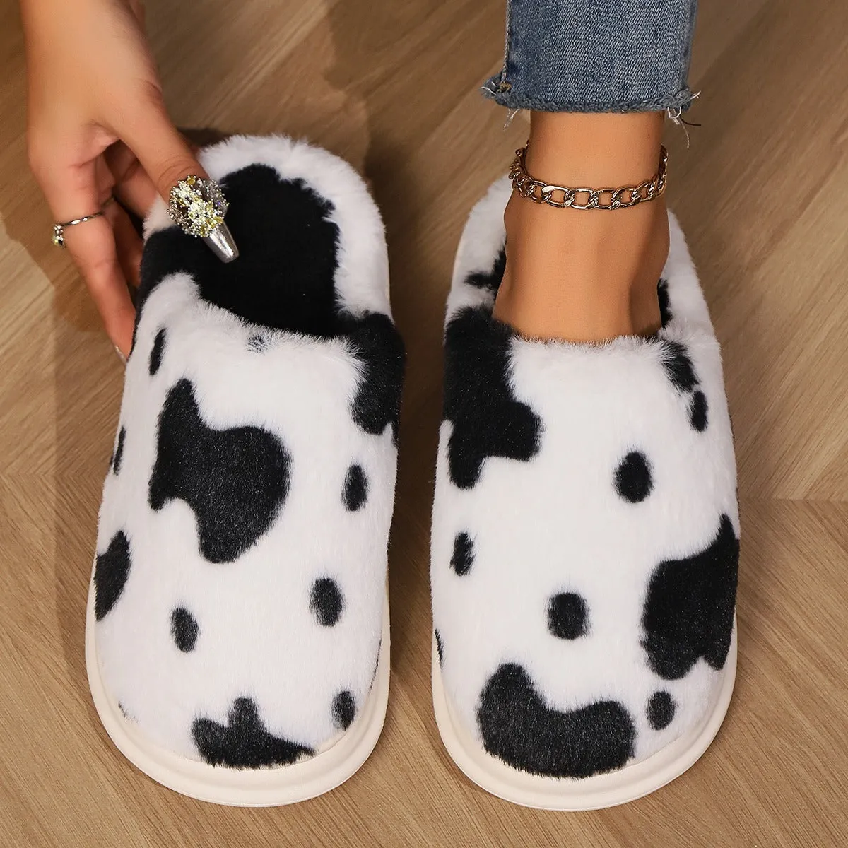 Cozy Cow Plush Slippers – Warm, Non-Slip, and Perfect for Home Comfort!