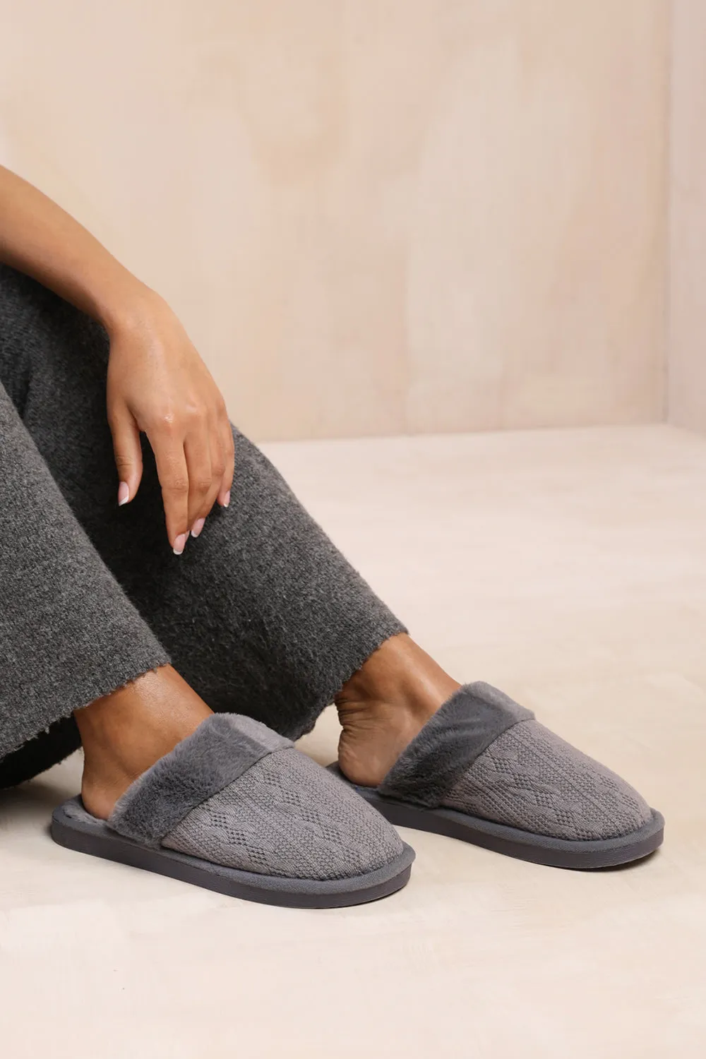 CUDDLE KNITTED FUR TRIM SLIPPERS IN GREY