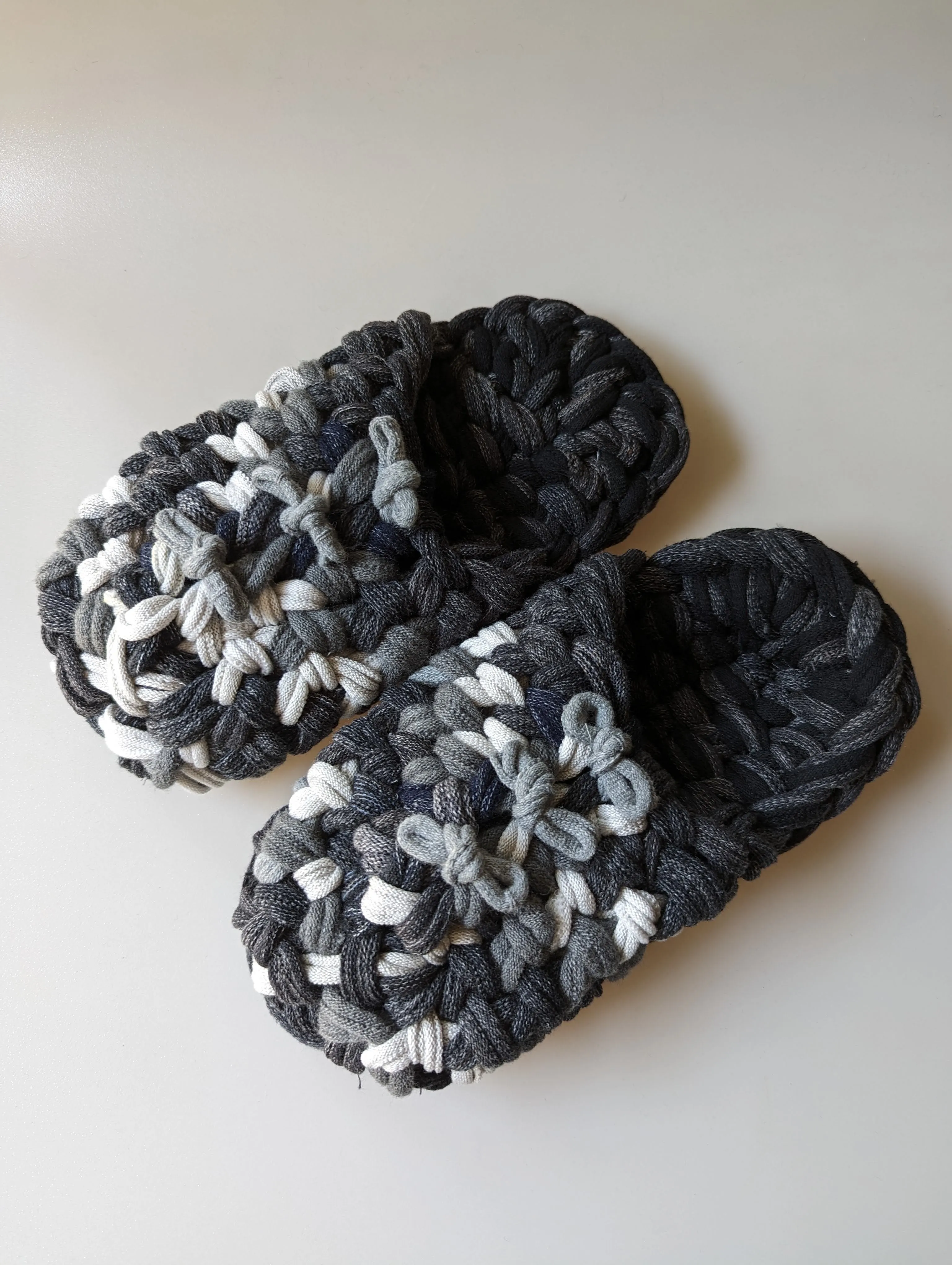 Medium | Knit up-cycle slippers 2023-M01 [Medium]