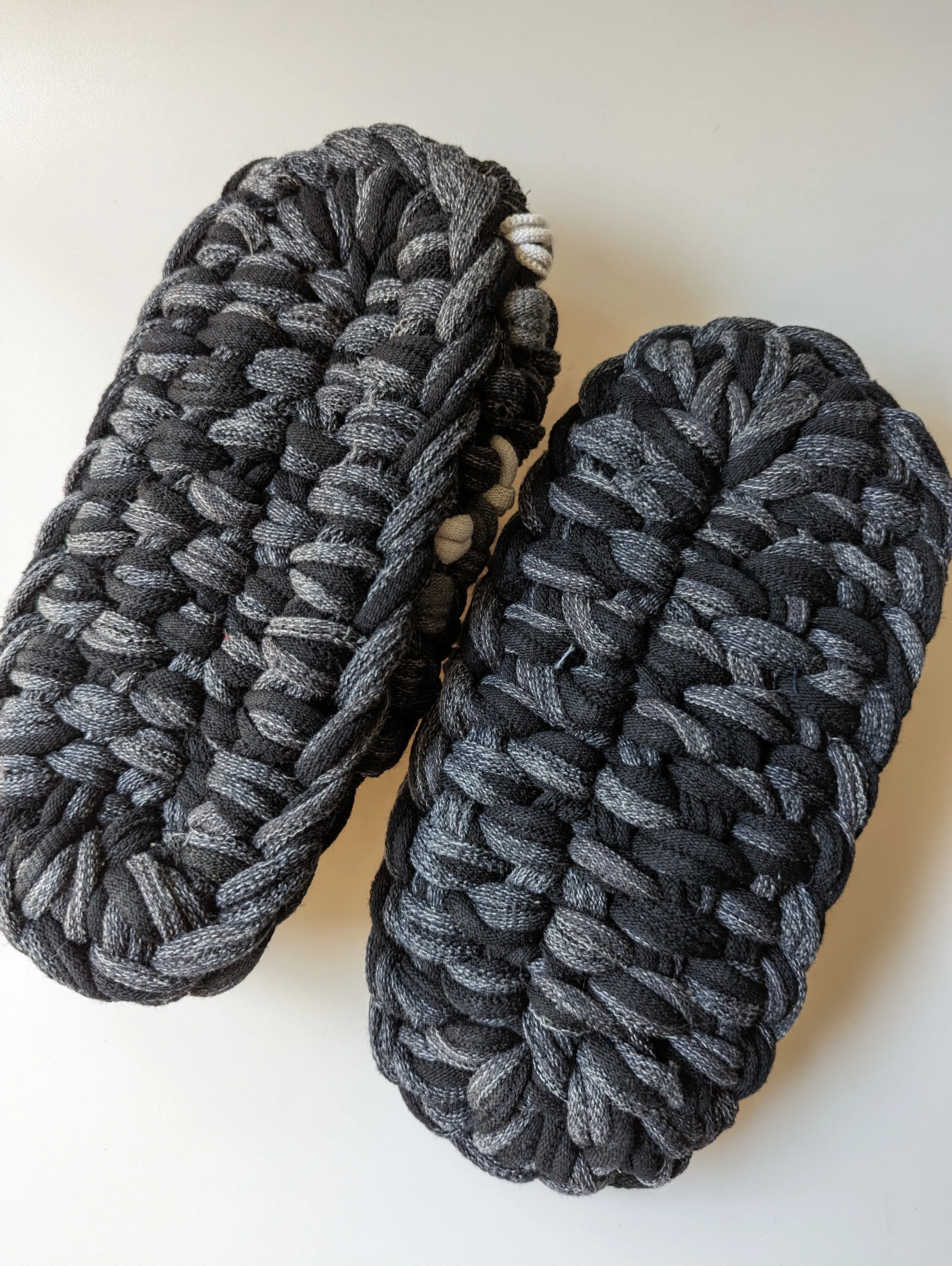 Medium | Knit up-cycle slippers 2023-M01 [Medium]