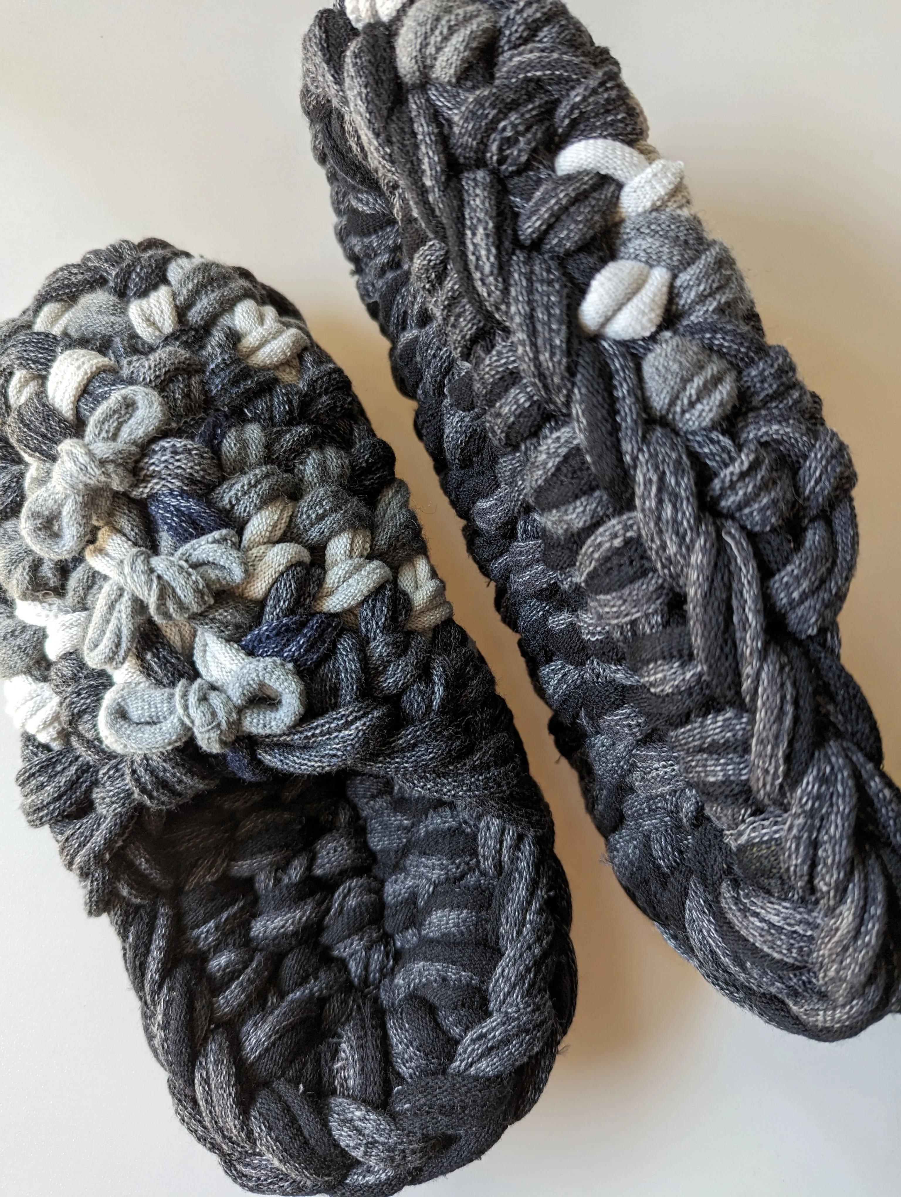 Medium | Knit up-cycle slippers 2023-M01 [Medium]
