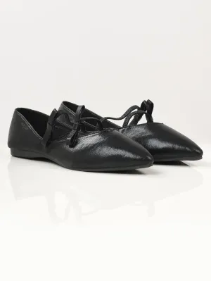 Shiny Pointed Shoes - Black