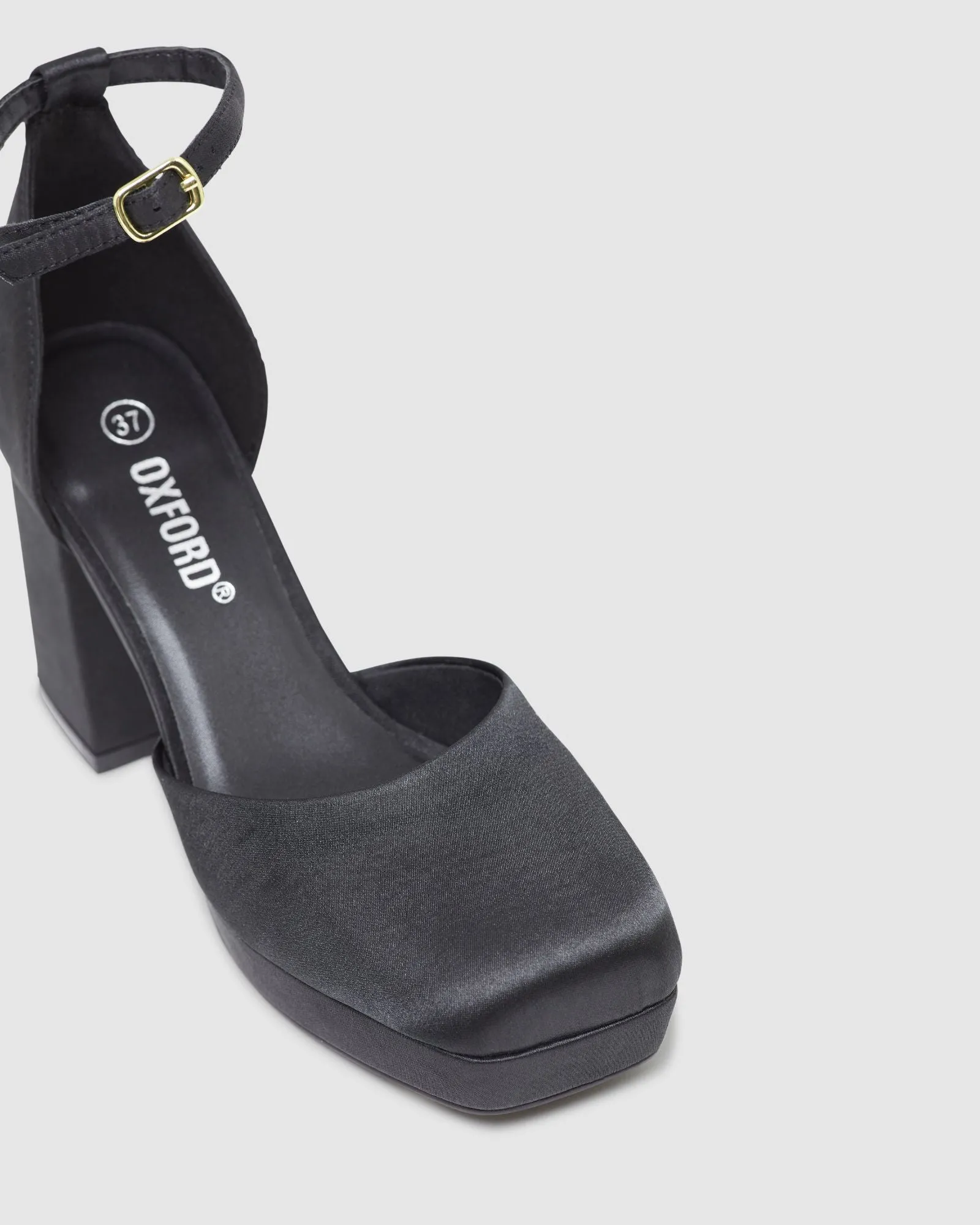 Victoria Closedtoe Platform